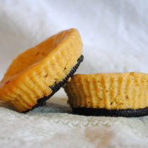Pumpkin Pie Mini Cheesecakes with Oreo Cookie Crust | EvinOK
