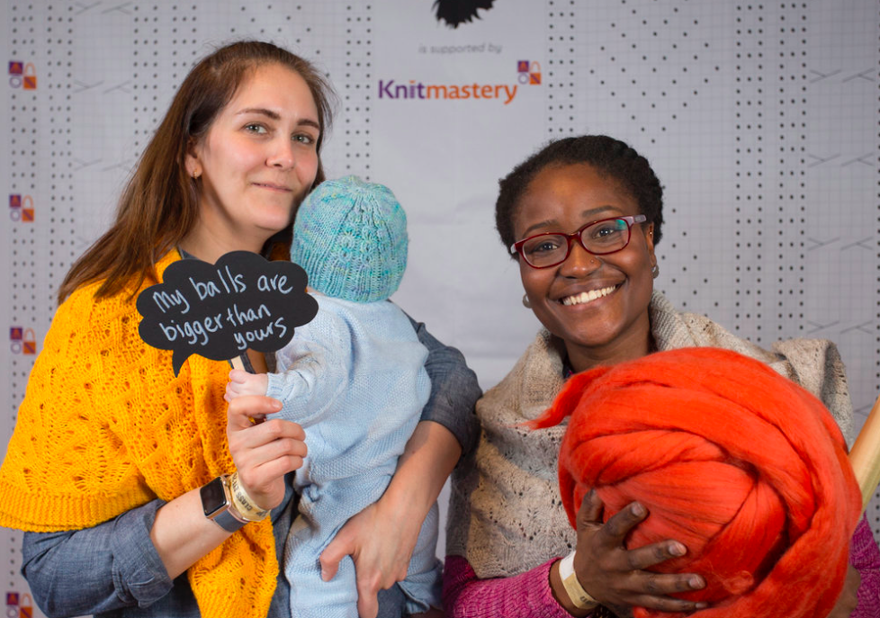 Even and Squeaky at EFY2017 Knitmastery Photobooth | Evinok.com