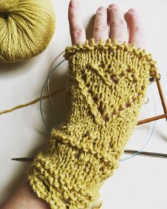 City Stitchette - I Heart Eyelet Mitts