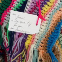 Crochet scarf with fringe edge