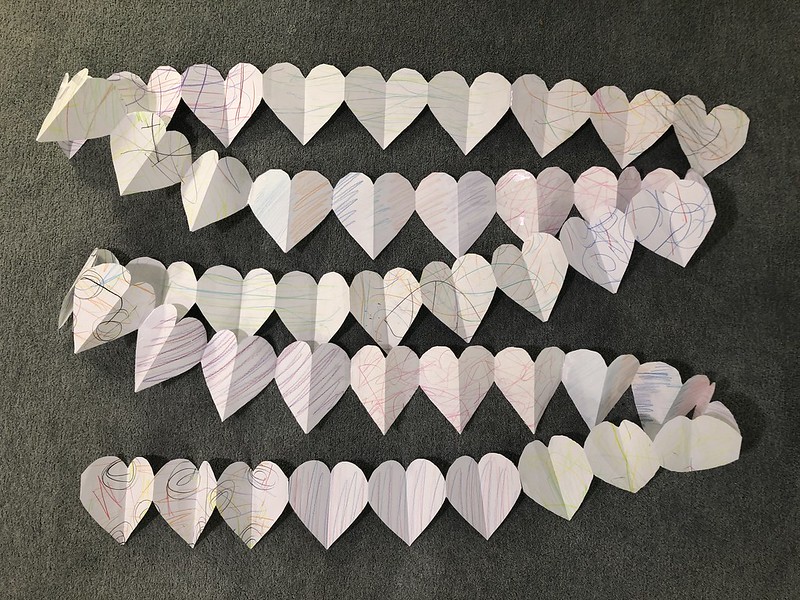 String of paper heart bunting from scrap paper | EvinOK